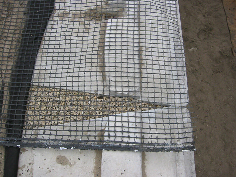 07 retaining wall geogrid placement